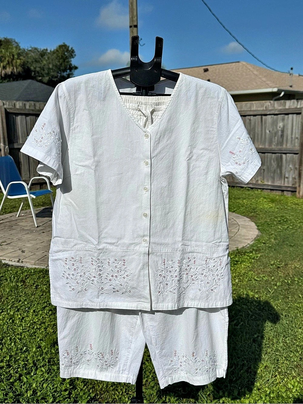 Anne Ashley Embroidered Short Sleeve Blouse Set in White Size Medium
